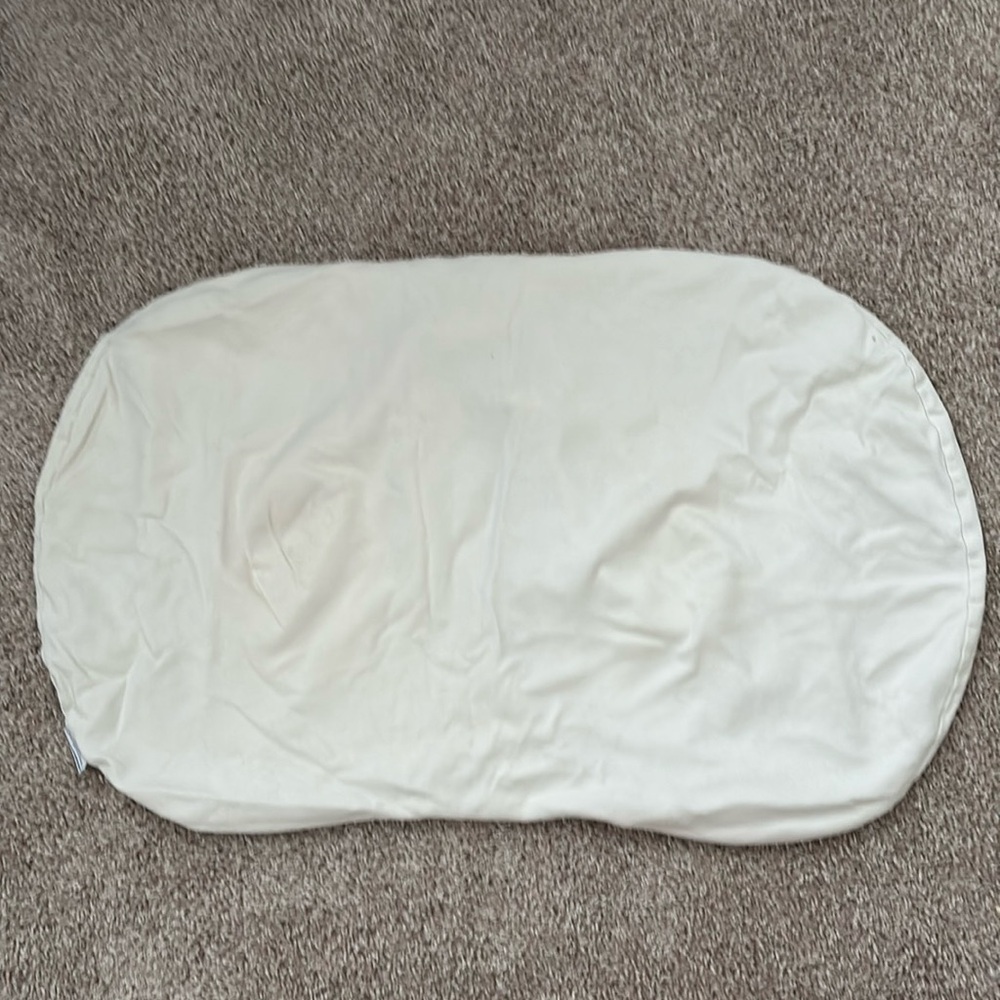 Snuggle me lounger cover. Great condition. Off white cream color.